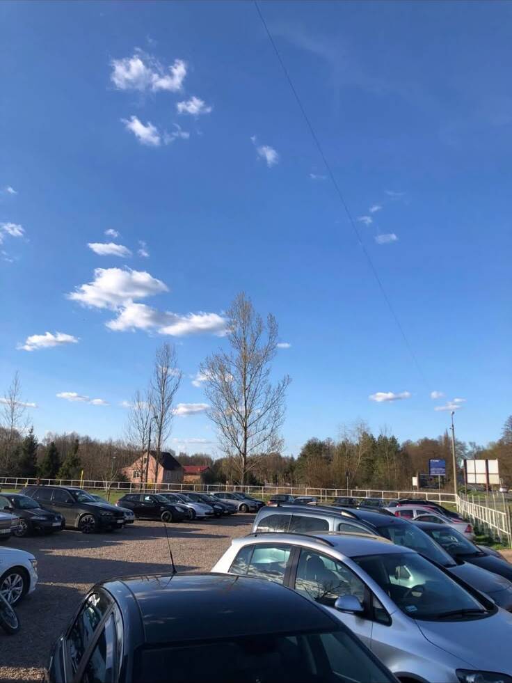 Plac z samochodami – Auto Usługi Grojec